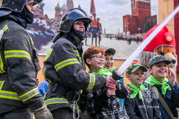  Праздник безопасности и детства: как Академия ГПС МЧС России встретила юных гостей